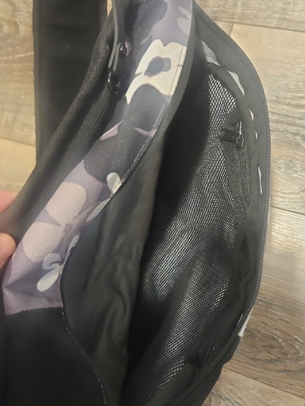 Sherpani ESPRIT Sling Bag - Picture 4 of 10